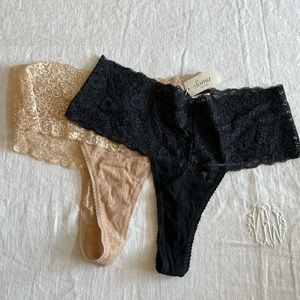 EMBRACEABLE
Signature All-Over Lace Retro Thong